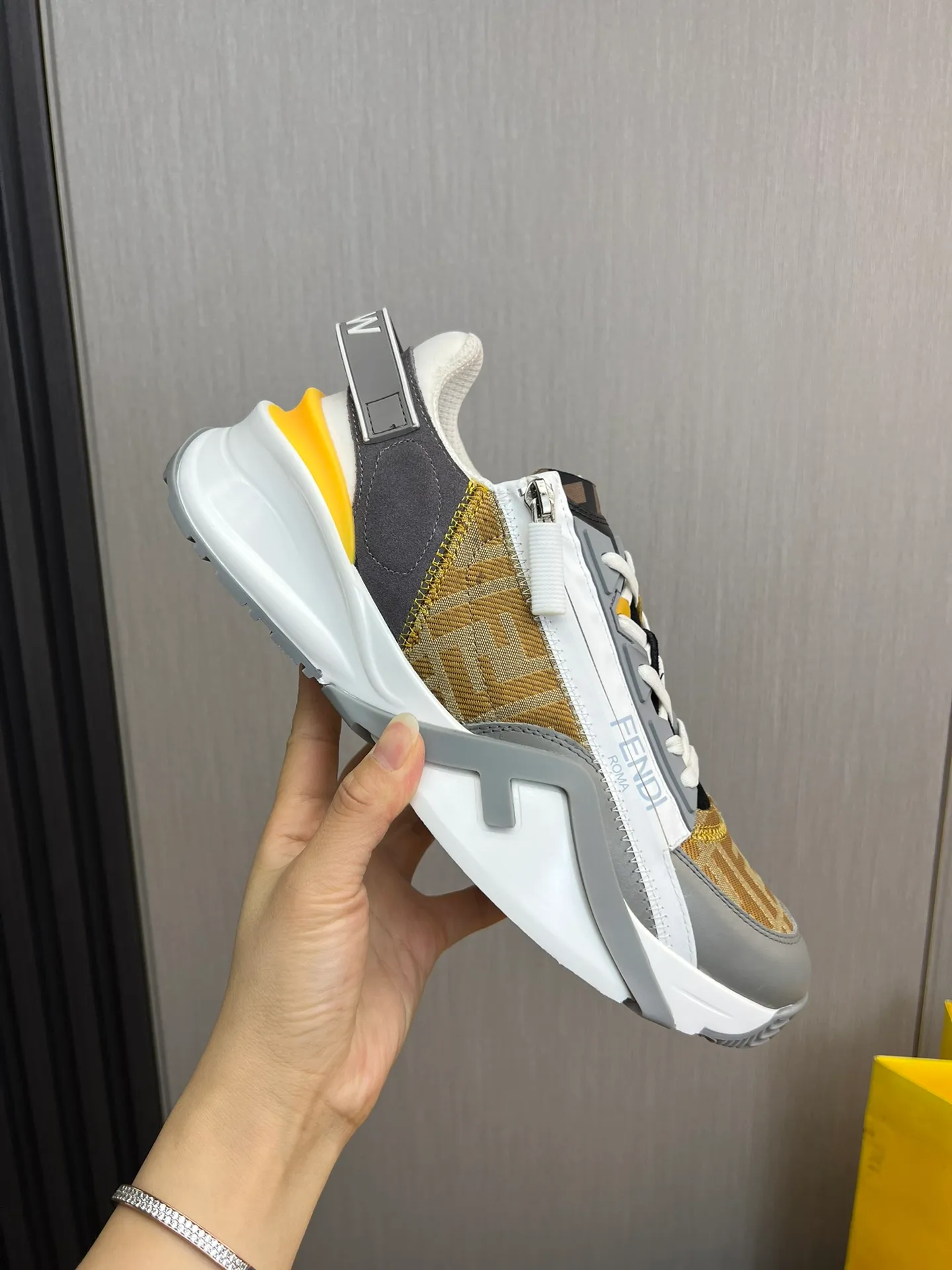 Men's men's shoes💰520💰 Fendi [Fendi] hot style is on the market🔥Fashionable casual men's shoes🔱Made of original brand fly knit fabric. Original cowhide + breathable mesh lining + sheepskin feet. Perfect shape and top quality, you deserve it🔜Original rubber outsole, ultra-light, non-slip and wear-resistant👣 Standard size 38-44